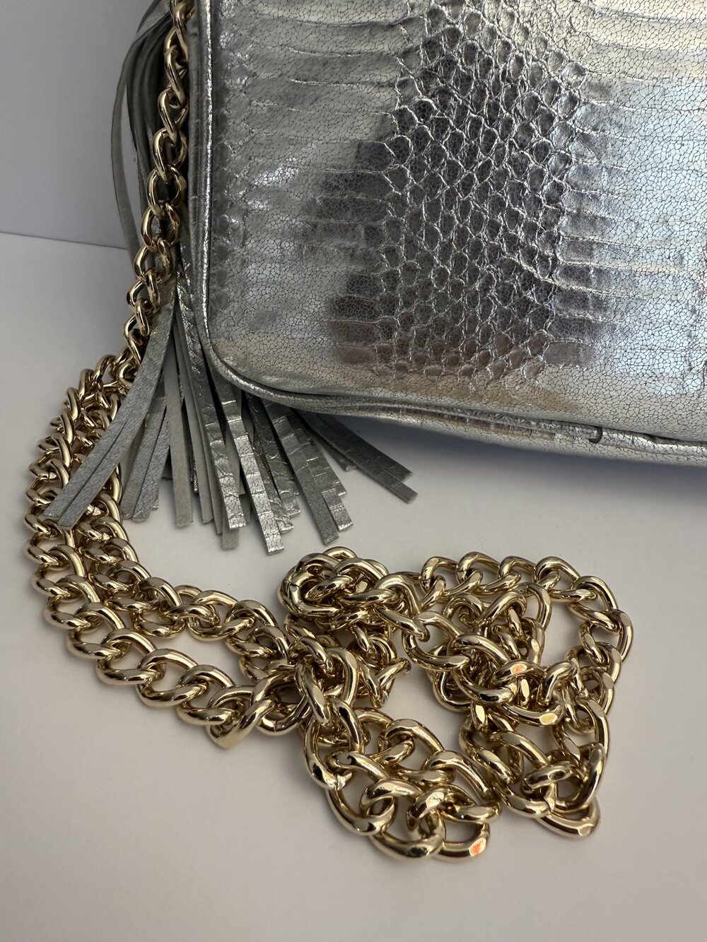 Victorias Secret Silver Snakeskin Crossbody Gold Chain (132_N)
